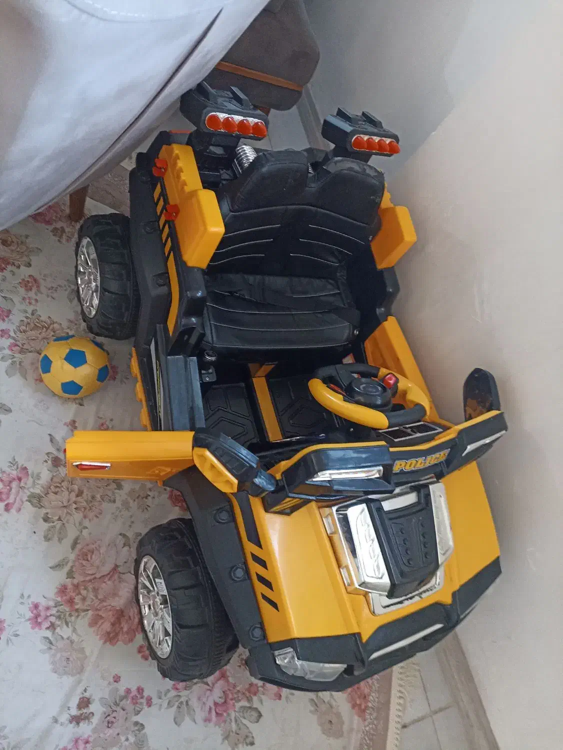 ماشین برقی دونفره افرود|اسباببازی بچه|احمدآبادمستوفی, |دیوار