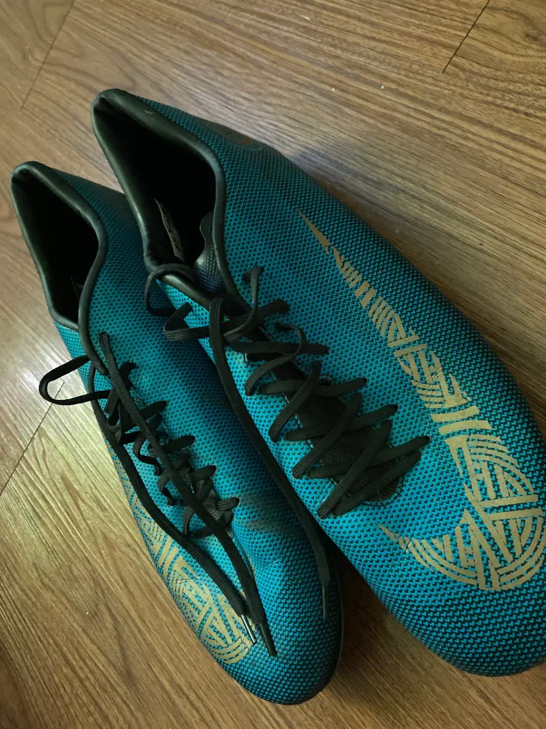 کفش چمن فوتبال|ورزش‌های توپی|کرج, عظیمیه|دیوار