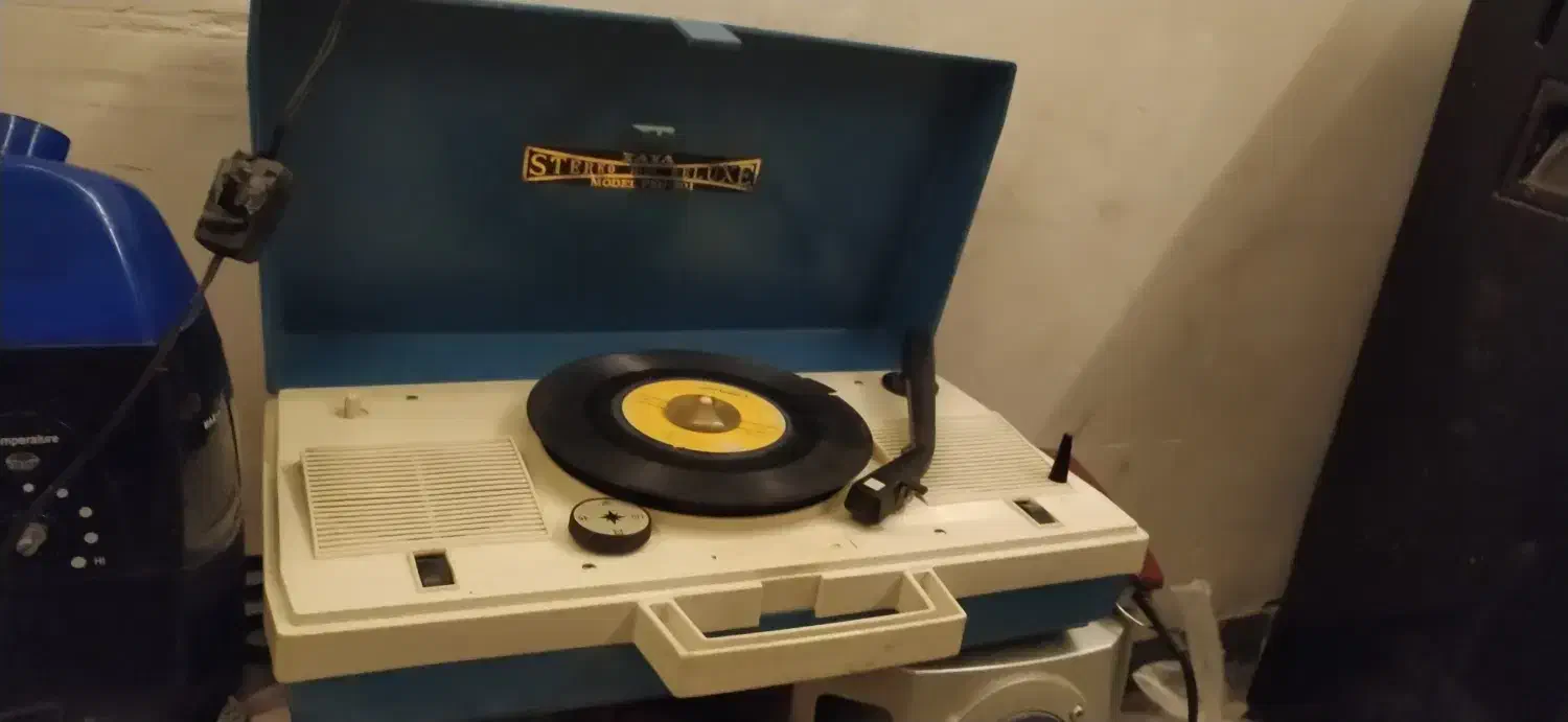 گرام صوتی|کلکسیون اشیاء عتیقه|کرمان, |دیوار