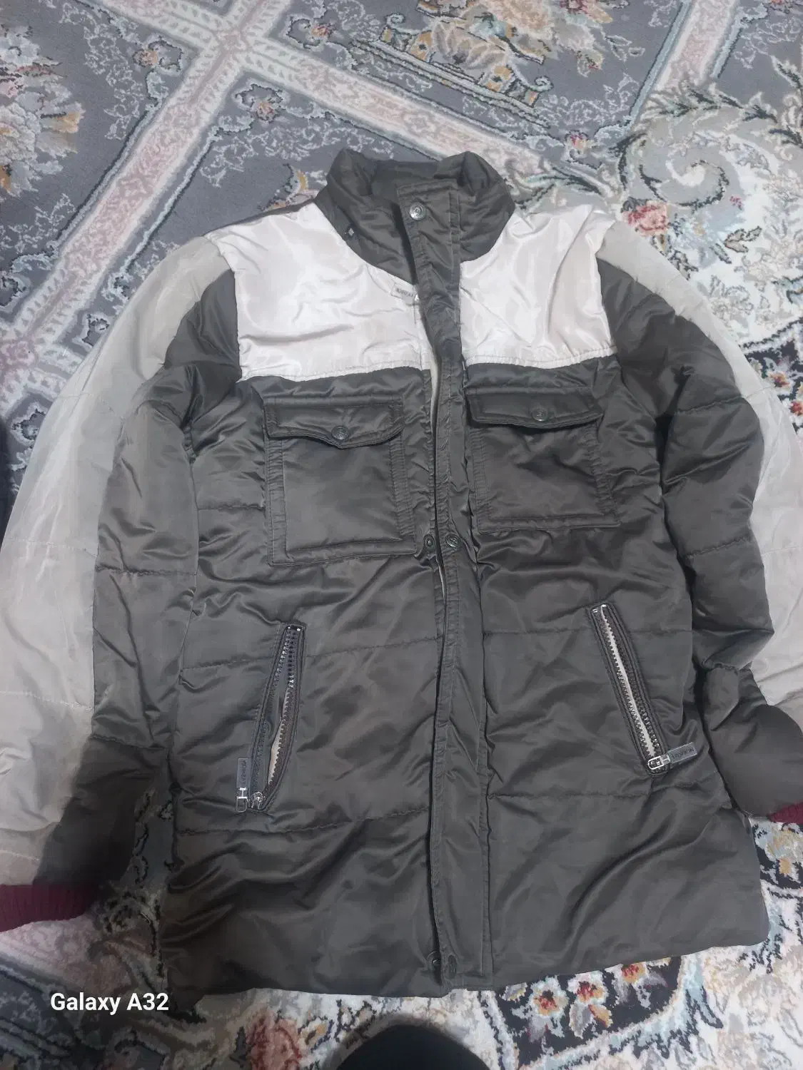 چندعددکاپشن|کفش و لباس بچه|شاهینشهر, عطار|دیوار