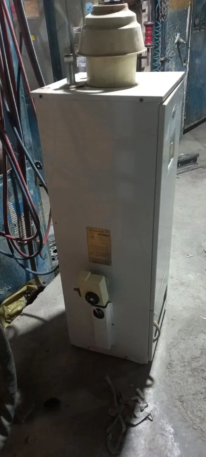 آبگرمکن ۵۰ لیتری|آبگرمکن، پکیج، شوفاژ|یزد, |دیوار