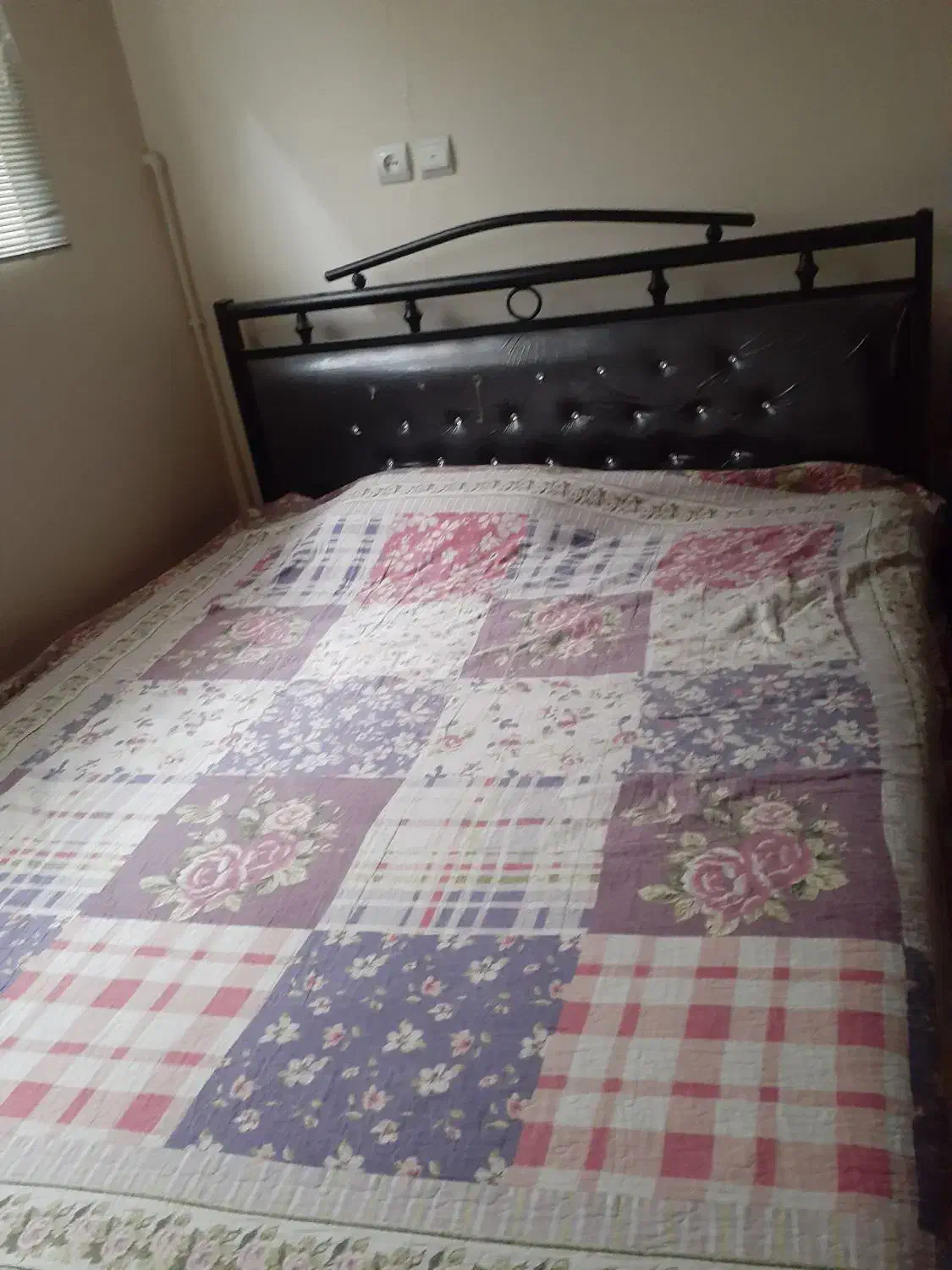 تخت دو نفره فرفورژه سالم|تخت و سرویس خواب|طرقبه, |دیوار