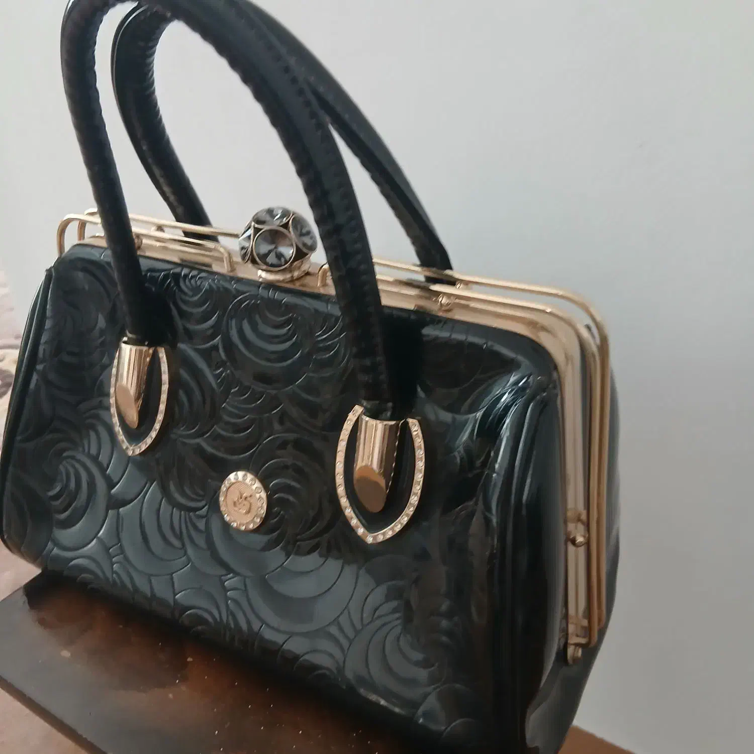 کیف مجلسی|کیف، کفش، کمربند|اقبالیه, |دیوار