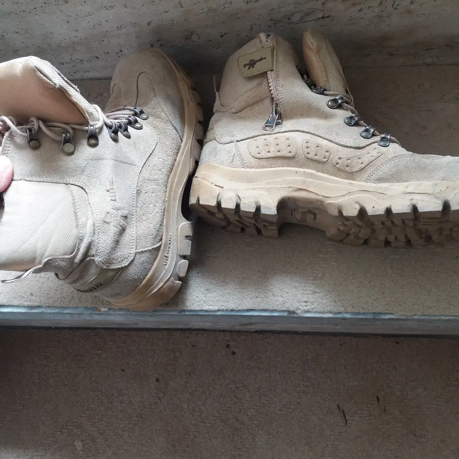 بوت خاکی. چکمه و کفش چرم اصل|کیف، کفش، کمربند|بروجرد, |دیوار