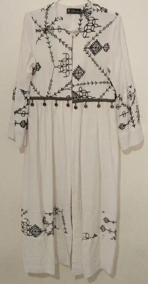 مانتو سفید گلدوزی شده|لباس|نیشابور, گنبد سبز|دیوار