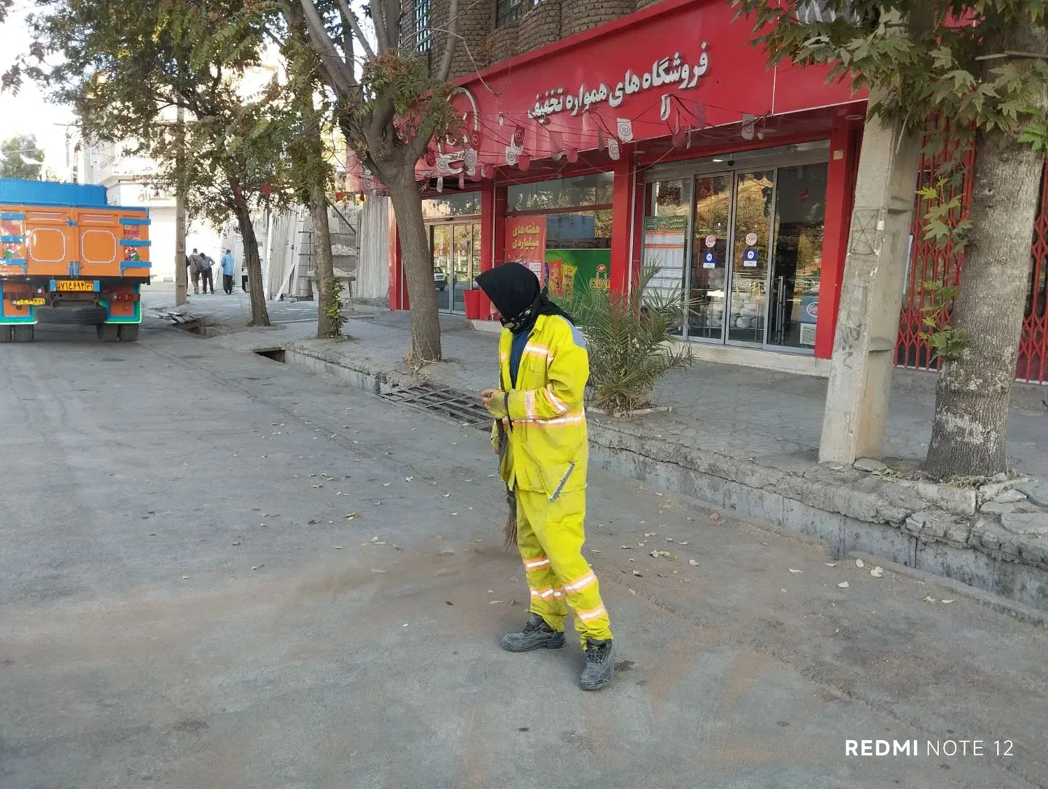 نیروی کارگری.. برای تنظیف|استخدام سرایداری و نظافت|خرم‌آباد, |دیوار