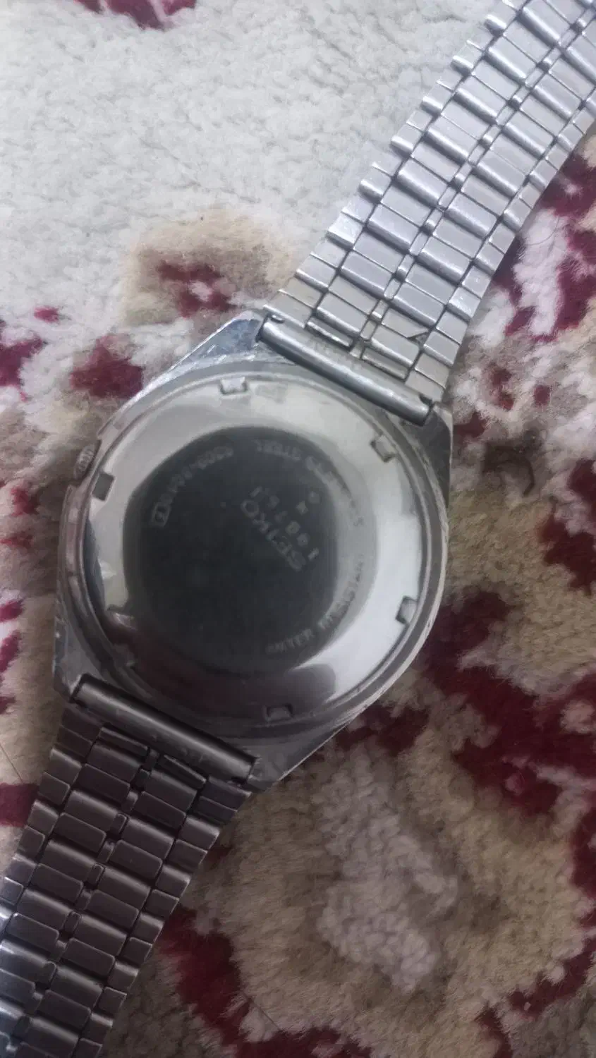 ساعت سکو ۵|ساعت|قم, حکمت شمالی|دیوار