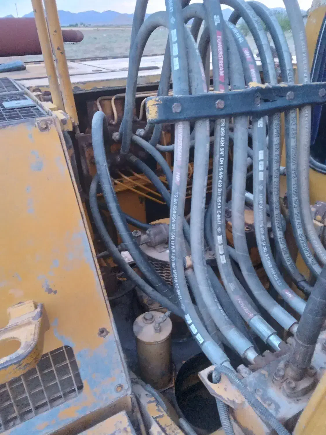 لیبهر 912|خودرو سنگین|دهق, |دیوار