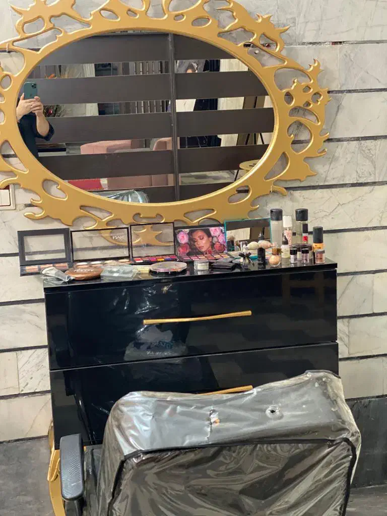 میز کنسول واینه|آرایشگاه و سالنهای زیبایی|ارومیه, |دیوار