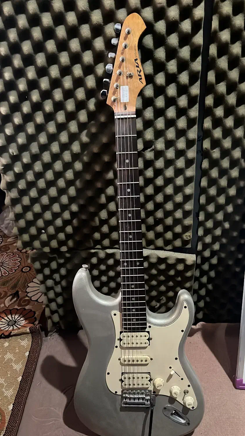 گیتار الکتریک آریا|گیتار، بیس، امپلیفایر|رشت, معلم|دیوار