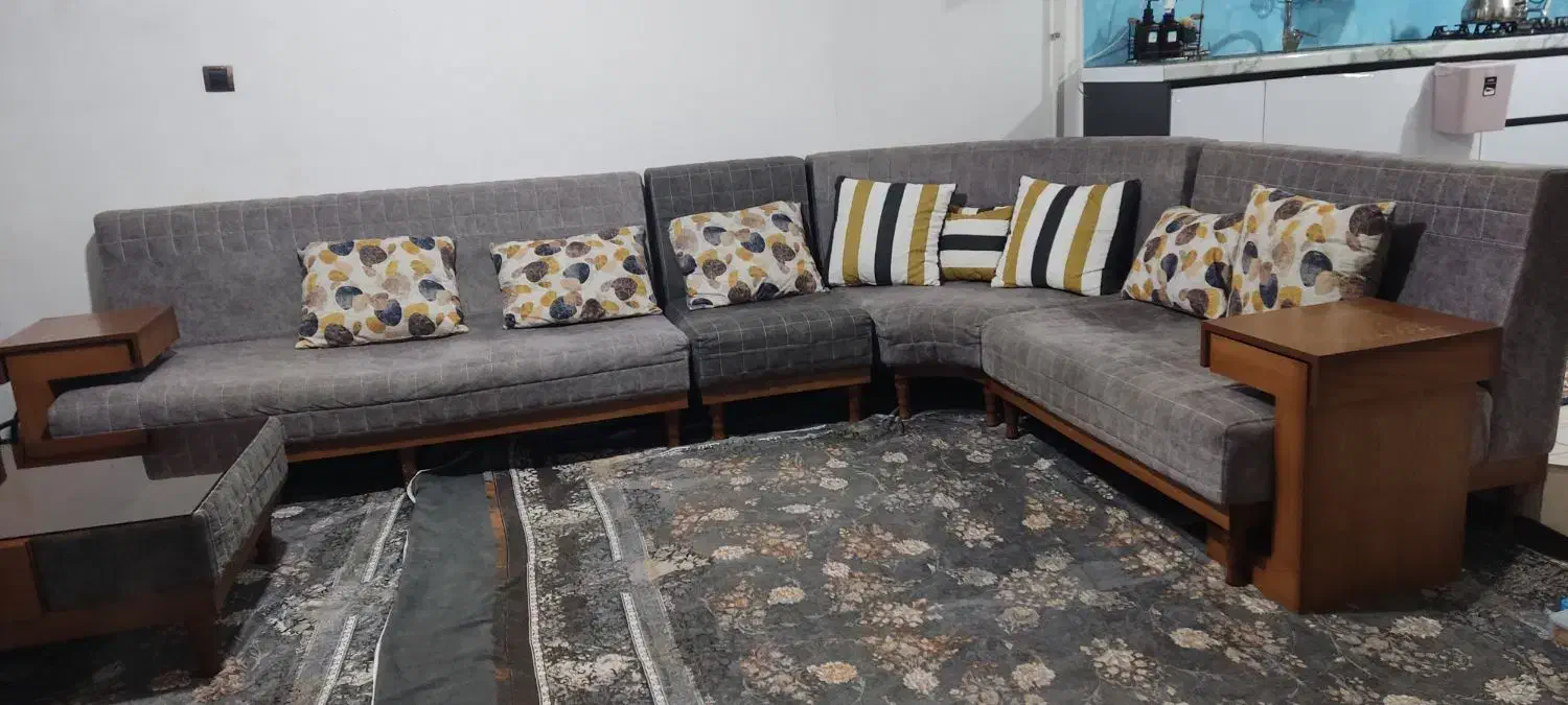 مبل L  ۷ نفره و ۲ سال استفاده شده|مبلمان خانگی و میز عسلی|اشتهارد, |دیوار