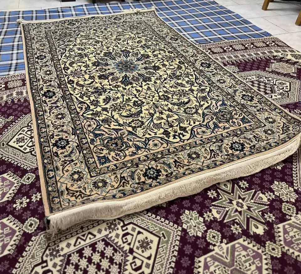 فرش ذرع و نیم قدیمی عتیقه|فرش|تهران, پاسداران|دیوار