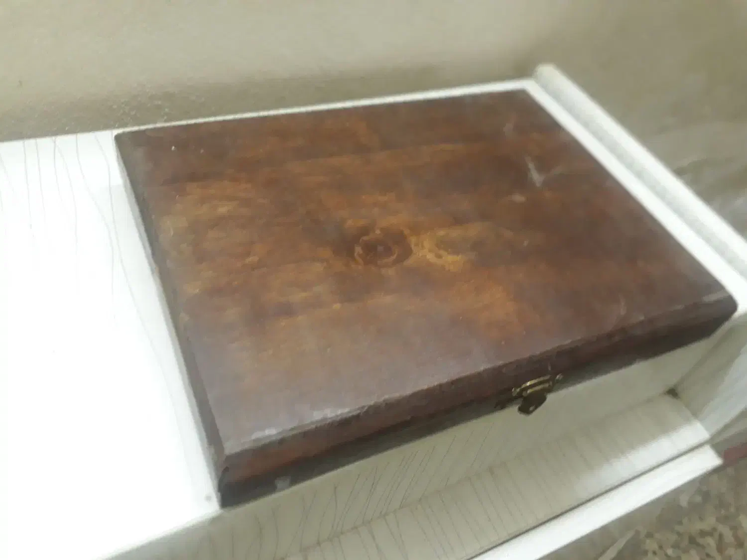 صندوقچه قدیمی|کلکسیون اشیاء عتیقه|رشت, استقامت ۲|دیوار