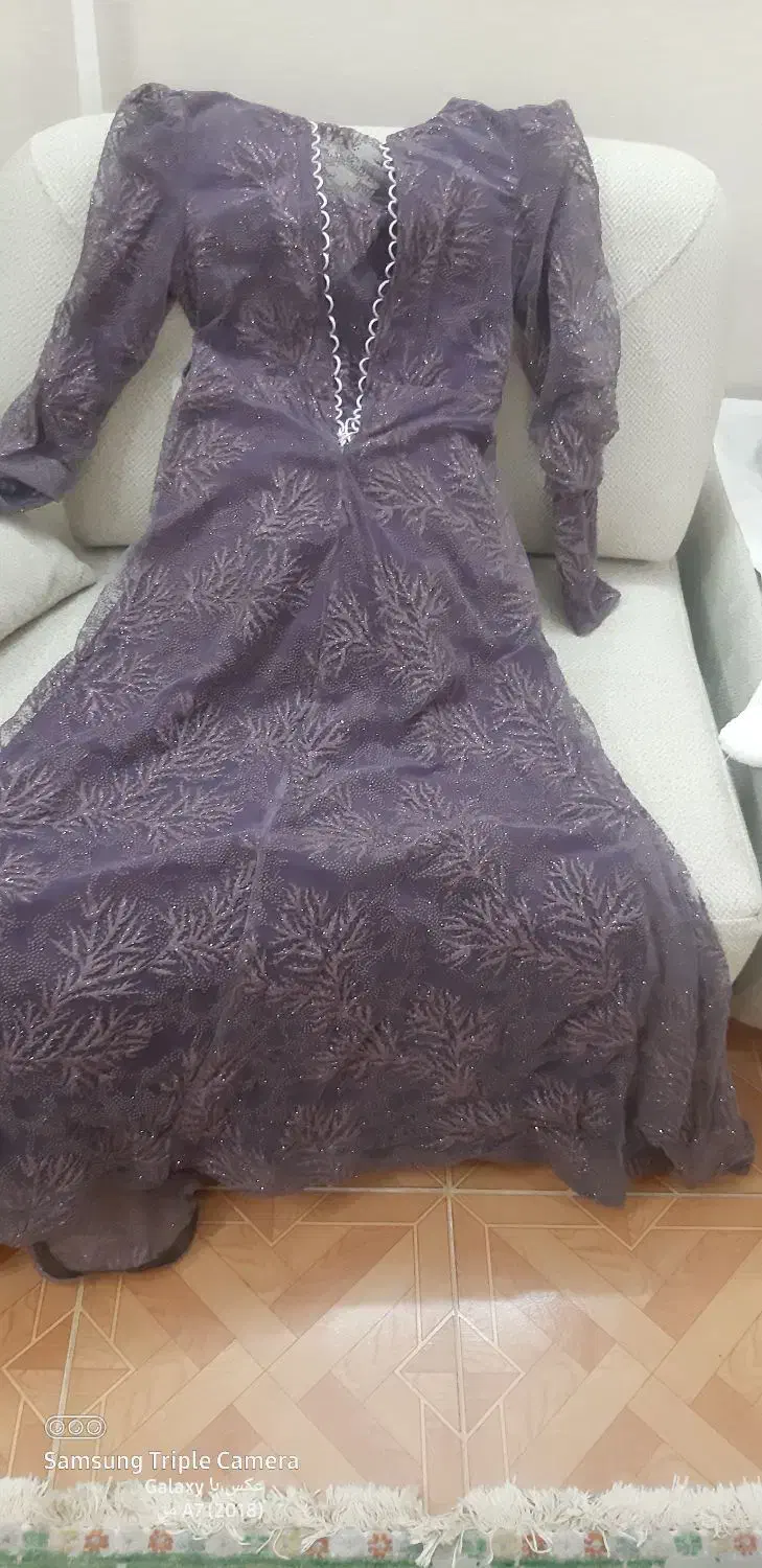 مجلسی حریر گیپور|لباس|لاهیجان, شهید آوینی|دیوار