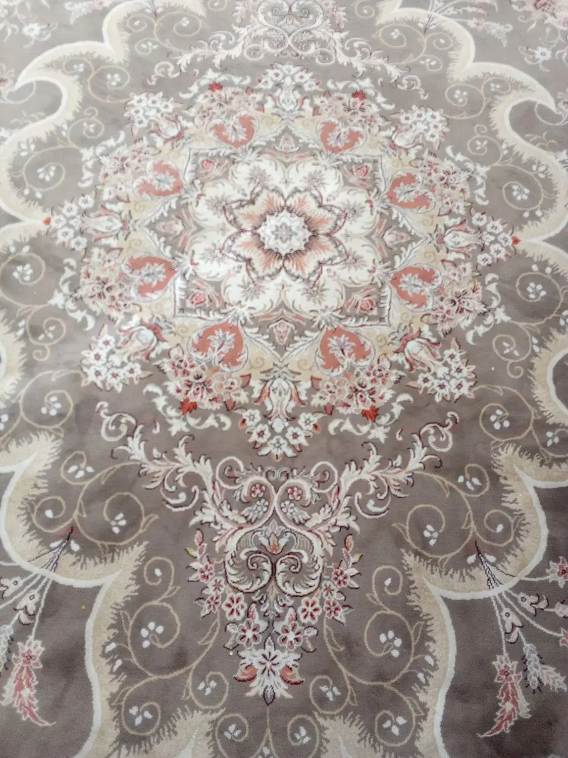 فرش کناره گردویی و یک عدد فرش 12|فرش|قم, شهر قائم|دیوار