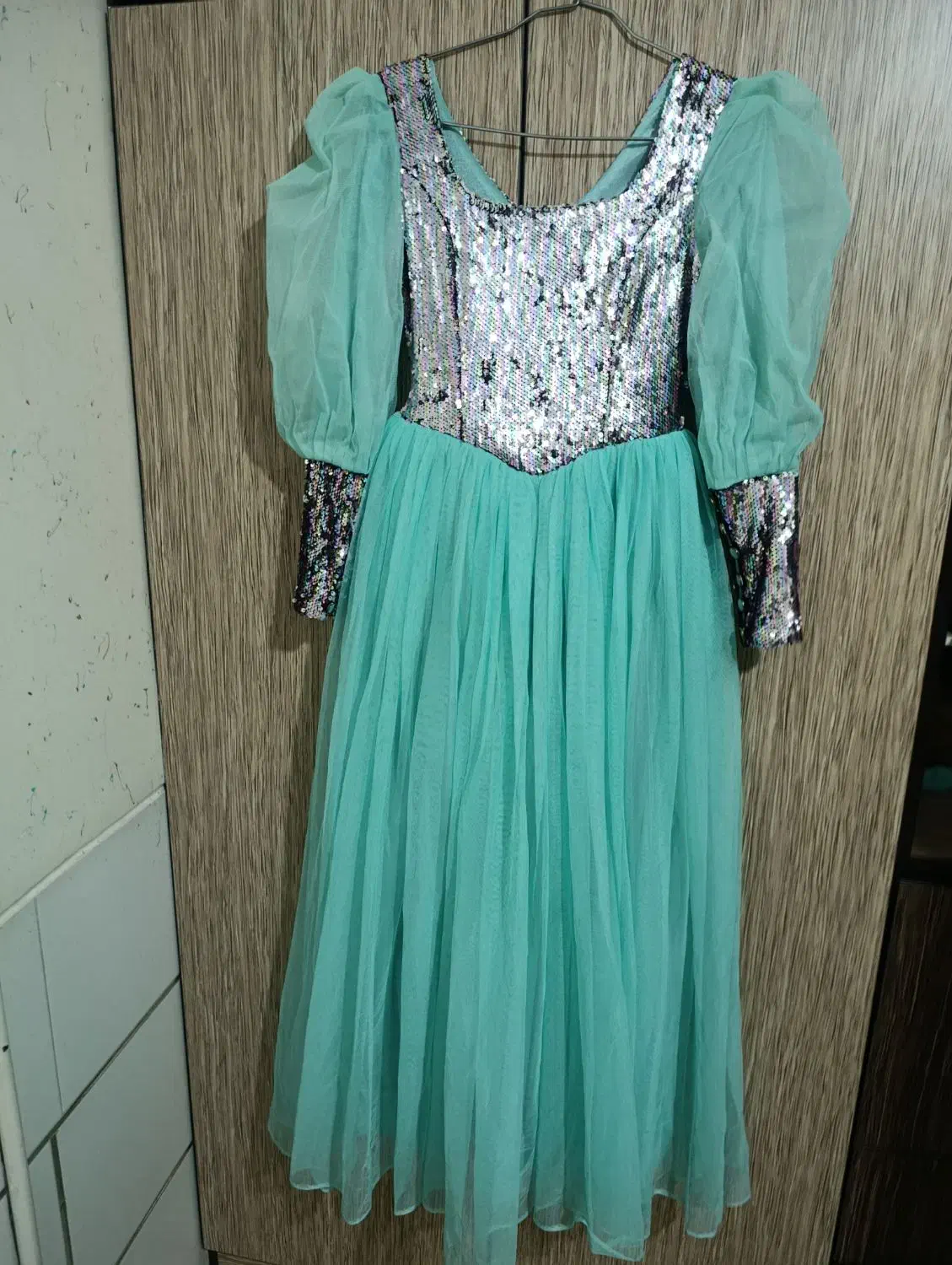 لباس مجلسی|لباس|اصفهان, کنگاز|دیوار