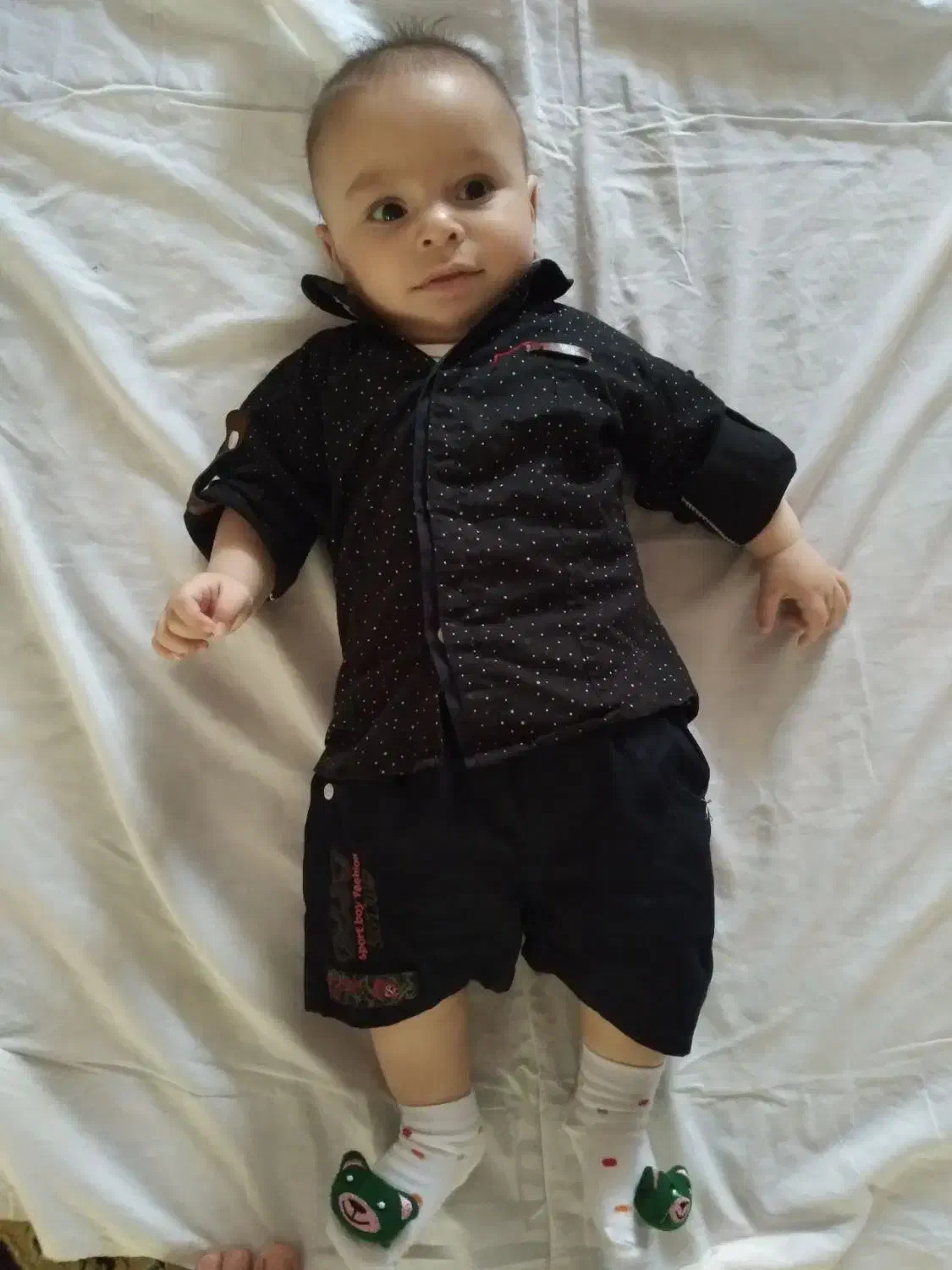 لباس بچه گانه|کفش و لباس بچه|خوی, |دیوار