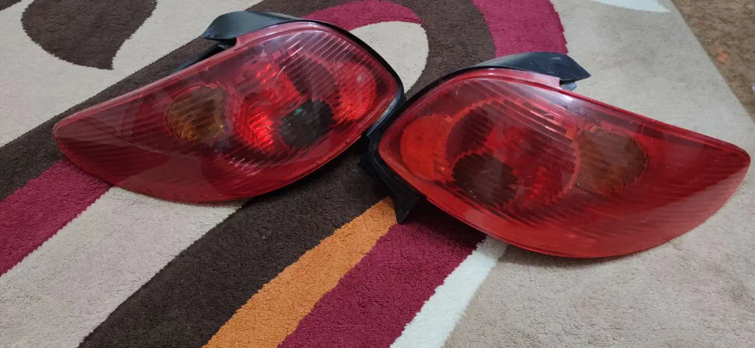 یک جفت چراغ فابریک ۲۰۶ و یک جفت چراغ اسپرت ۲۰۶|قطعات یدکی و لوازم جانبی|داران, |دیوار