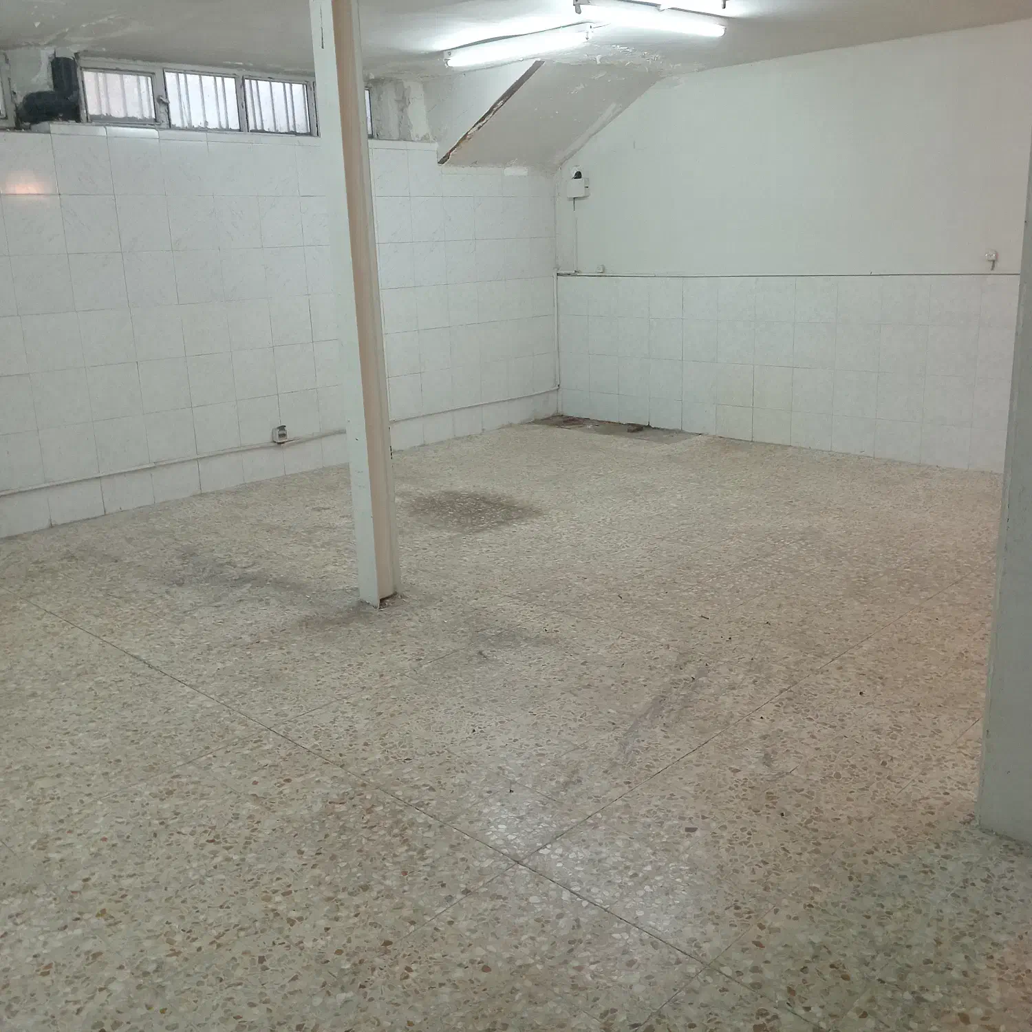 اجاره زیر زمین|اجارهٔ دفتر کار، اتاق اداری، مطب|خوی, |دیوار