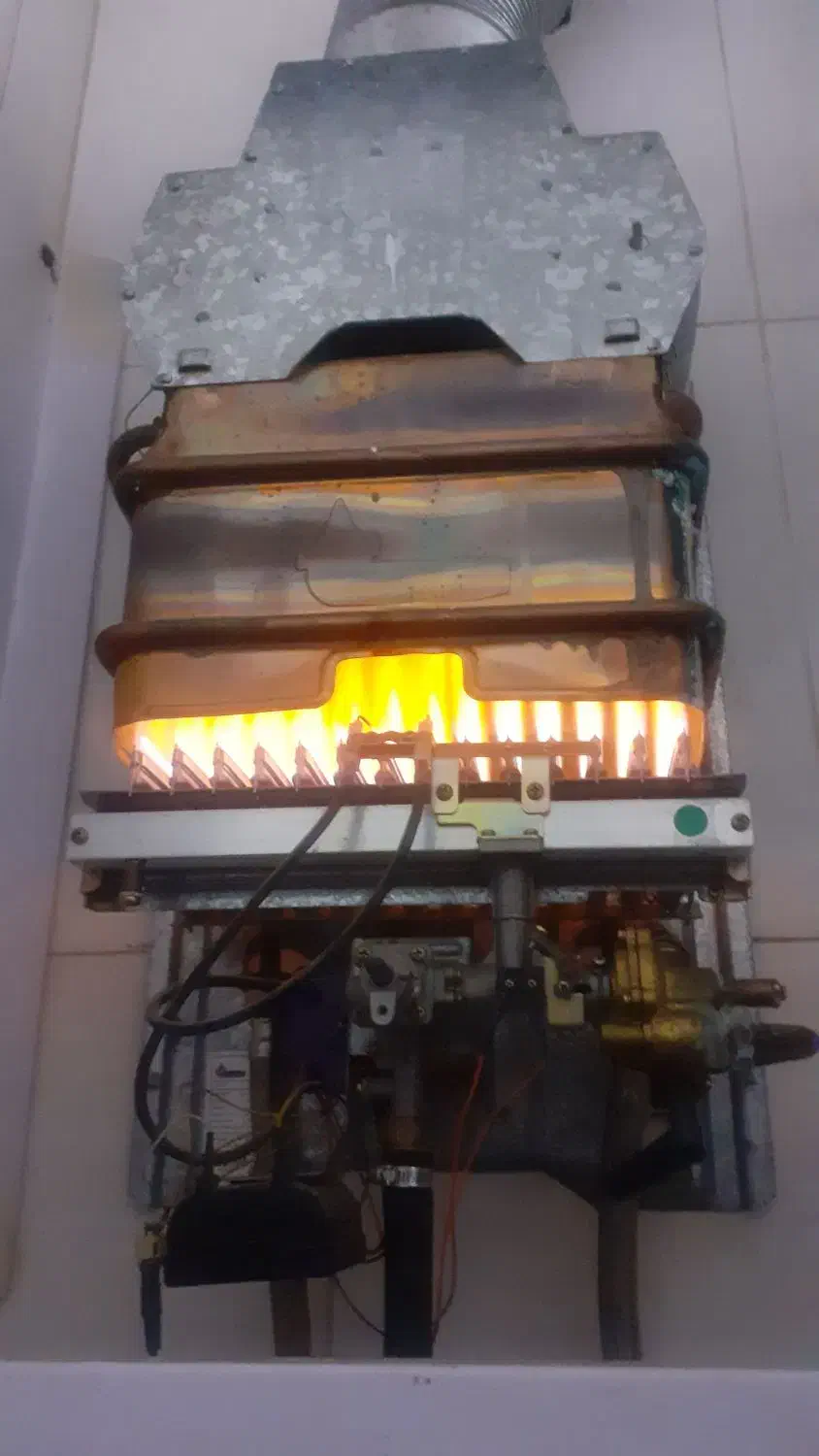 جوشکاری آبگرمکن به صورت تخصصی تعمیر انواع آبگرمکن|خدمات پیشه و مهارت|یزد, |دیوار