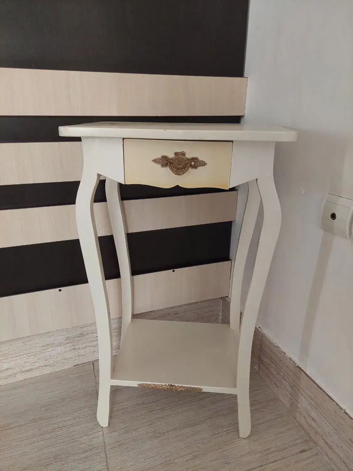 میز تلفن|میز تلفن|اسفراین, |دیوار