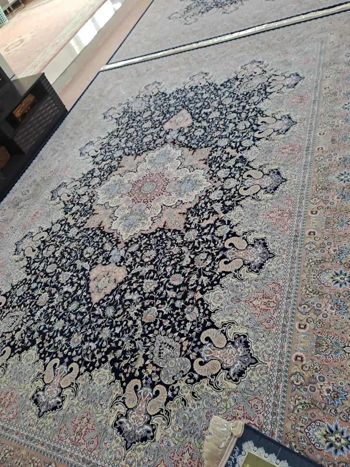 فرش ۹ متری ۱۲۰۰ شانه تراکم ۳۶۰۰|فرش|ایلام, |دیوار