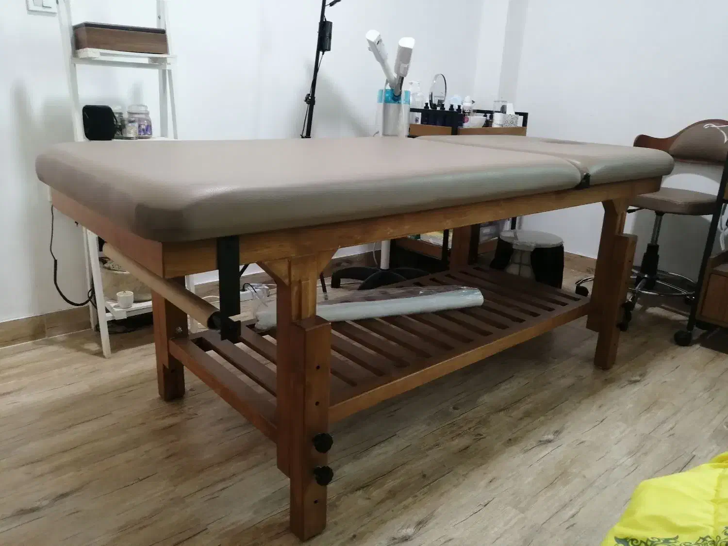 تخت ماساژ و فیشال با تشک تا شونده|آرایشگاه و سالن‌های زیبایی|شوش, |دیوار