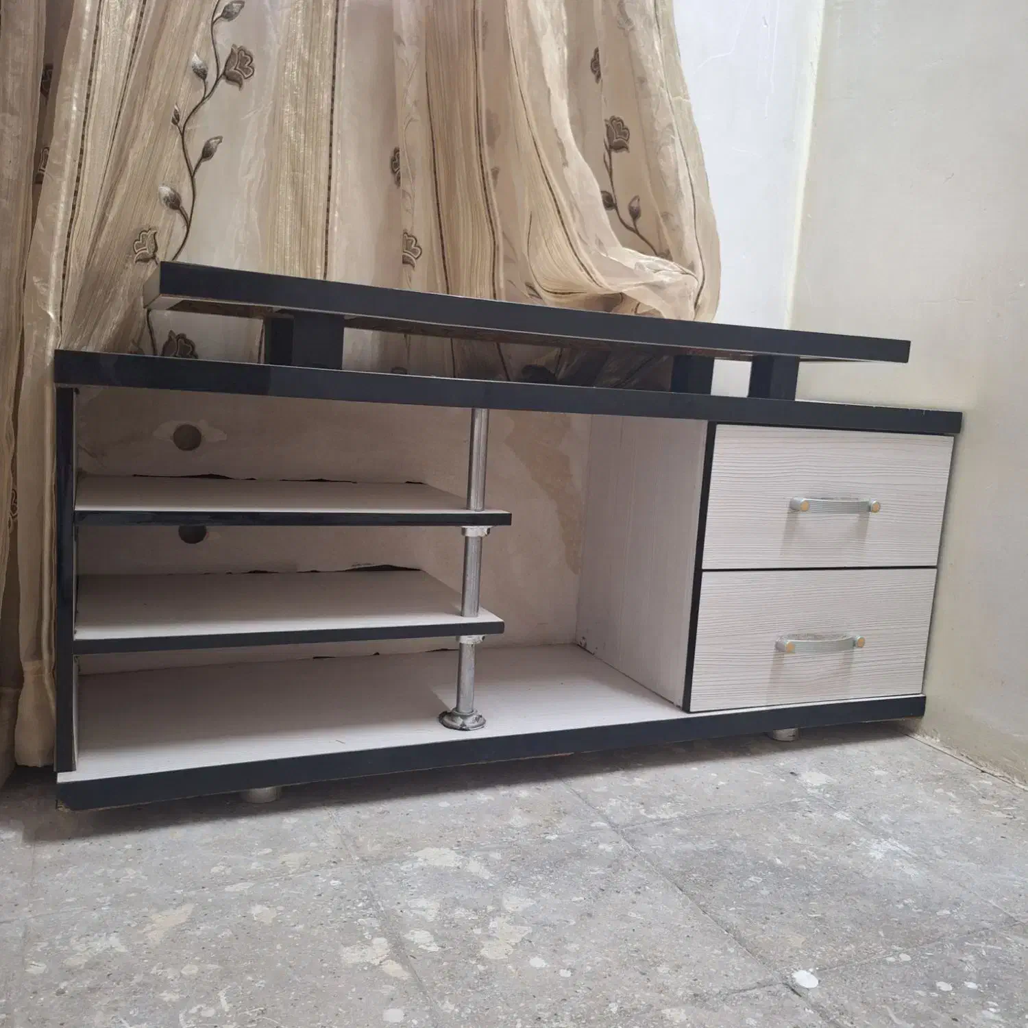 میز تلویزیون MDF کرم رنگ|میز تلویزیون|تهران, مسعودیه|دیوار