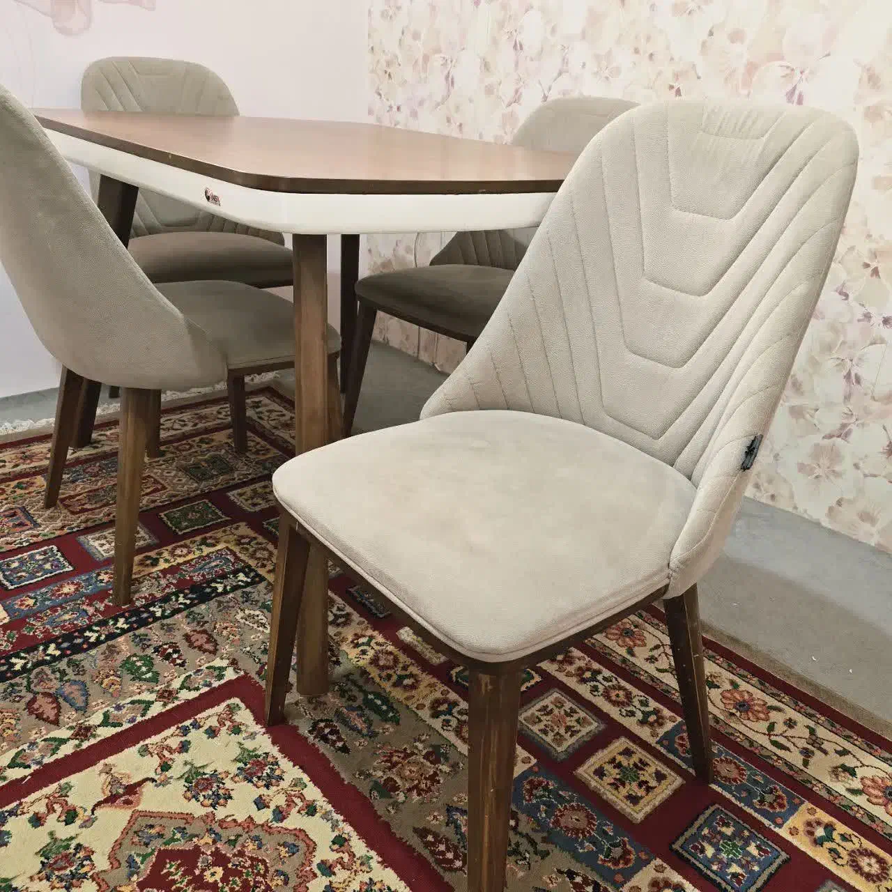 میز غذاخوری ۴نفره|میز و صندلی غذاخوری|زنجان, |دیوار