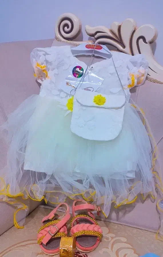 لباس بچه|کفش و لباس بچه|خاش, |دیوار