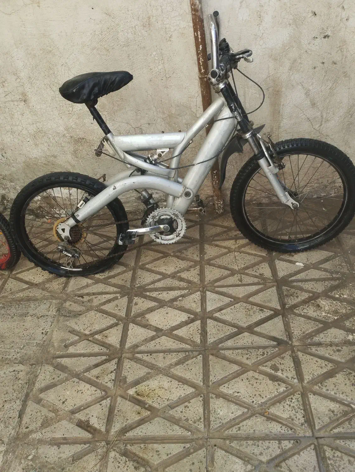 درحد|دوچرخه، اسکیت، اسکوتر|چهارباغ, |دیوار