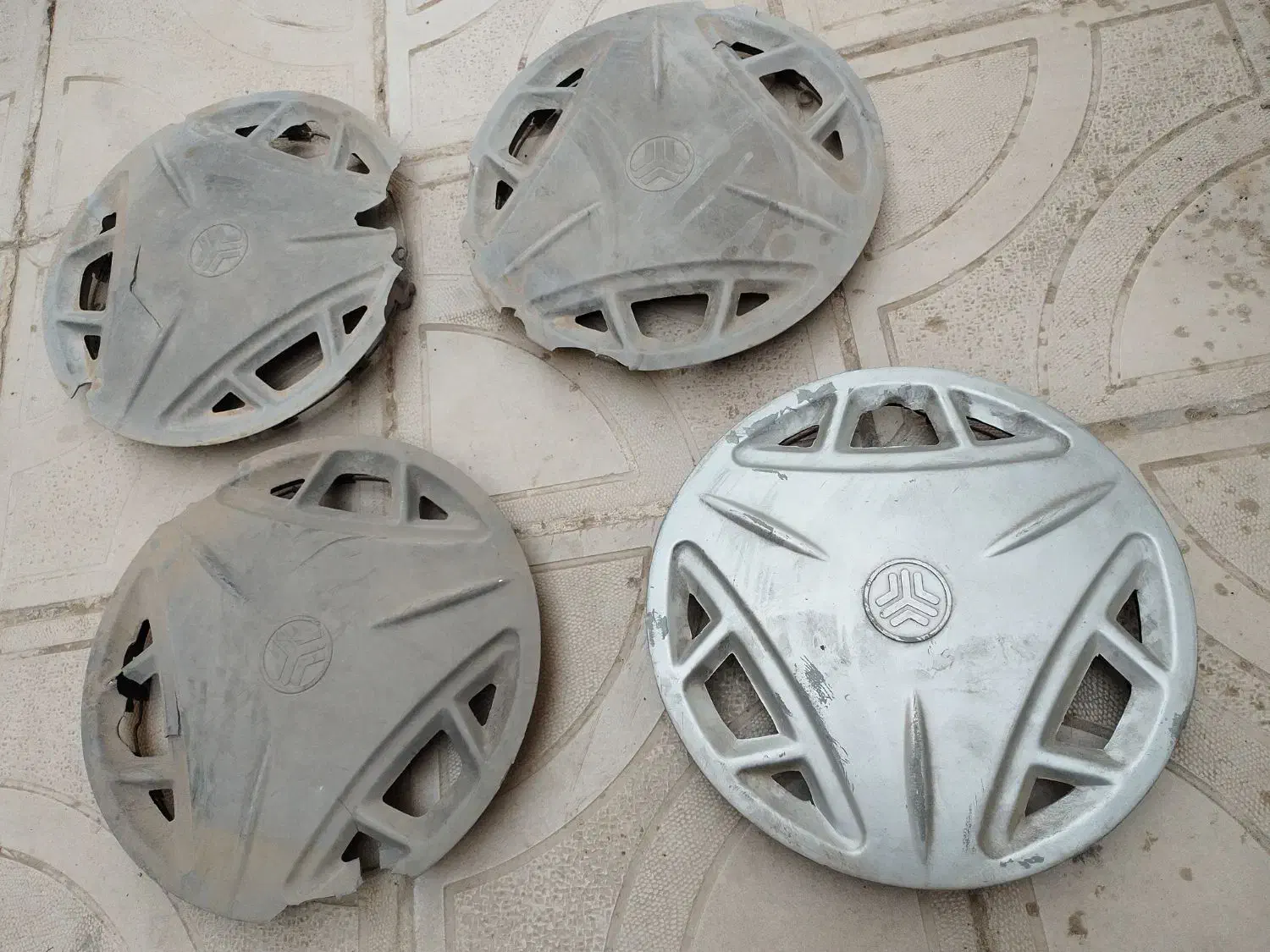 ۴ عدد قالپاق پراید همه با هم ۳۵ هزار تومن|قطعات یدکی و لوازم جانبی|مشهد, تلگرد|دیوار