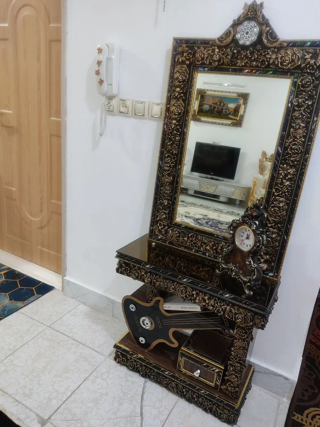 میز و آینه|آینه|الیگودرز, |دیوار