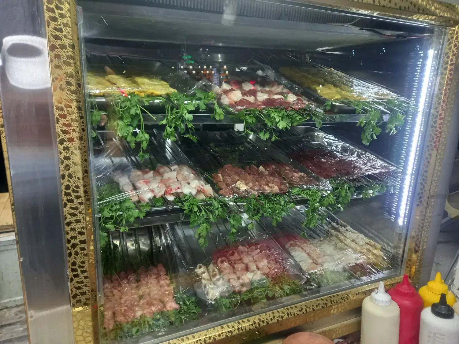 تخته کار و منقل کار|استخدام خدمات فروشگاه و رستوران|فردوسیه, |دیوار