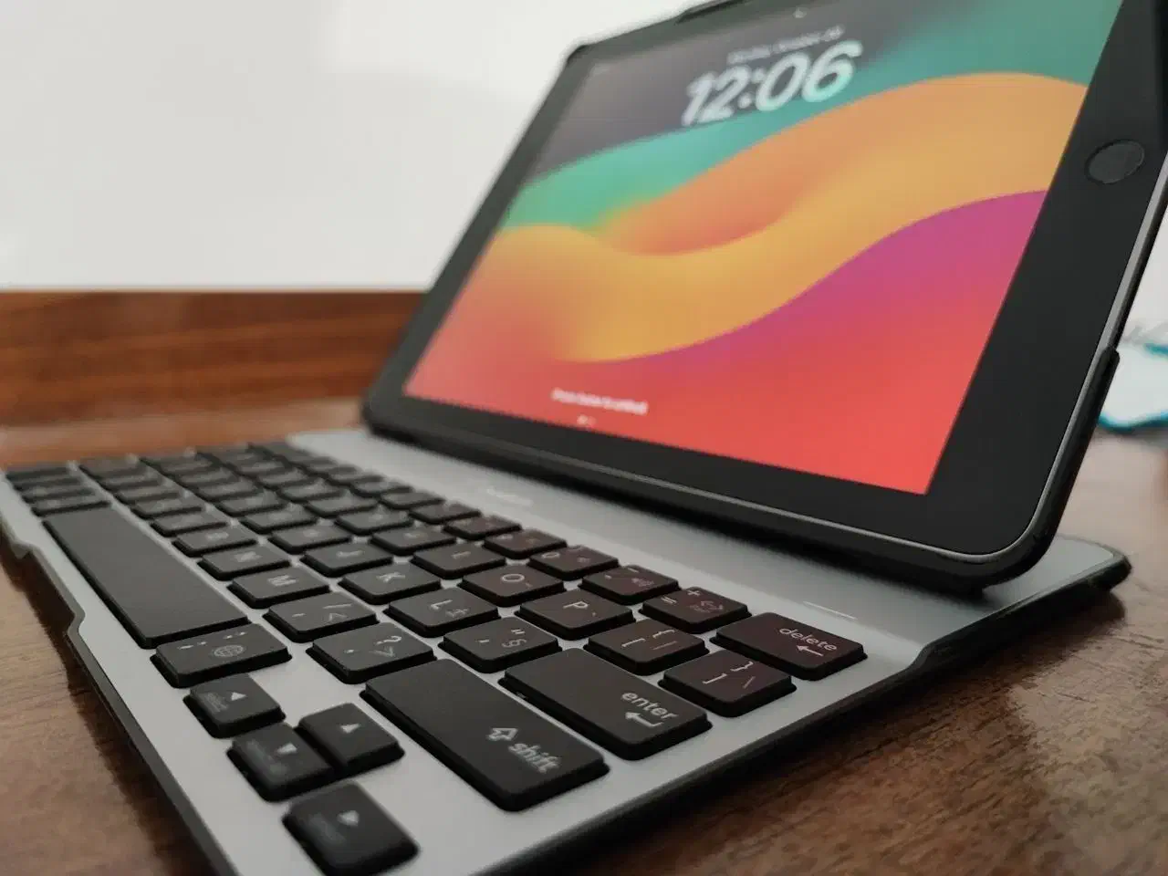 آیپد نسل ۶ (۲۰۱۸) با کیبورد|تبلت|تهران, گیشا|دیوار