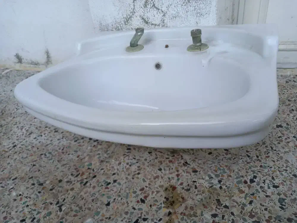 سنگ روشویی در حد نو (دستشویی)|لوازم سرویس بهداشتی|گرگان, |دیوار