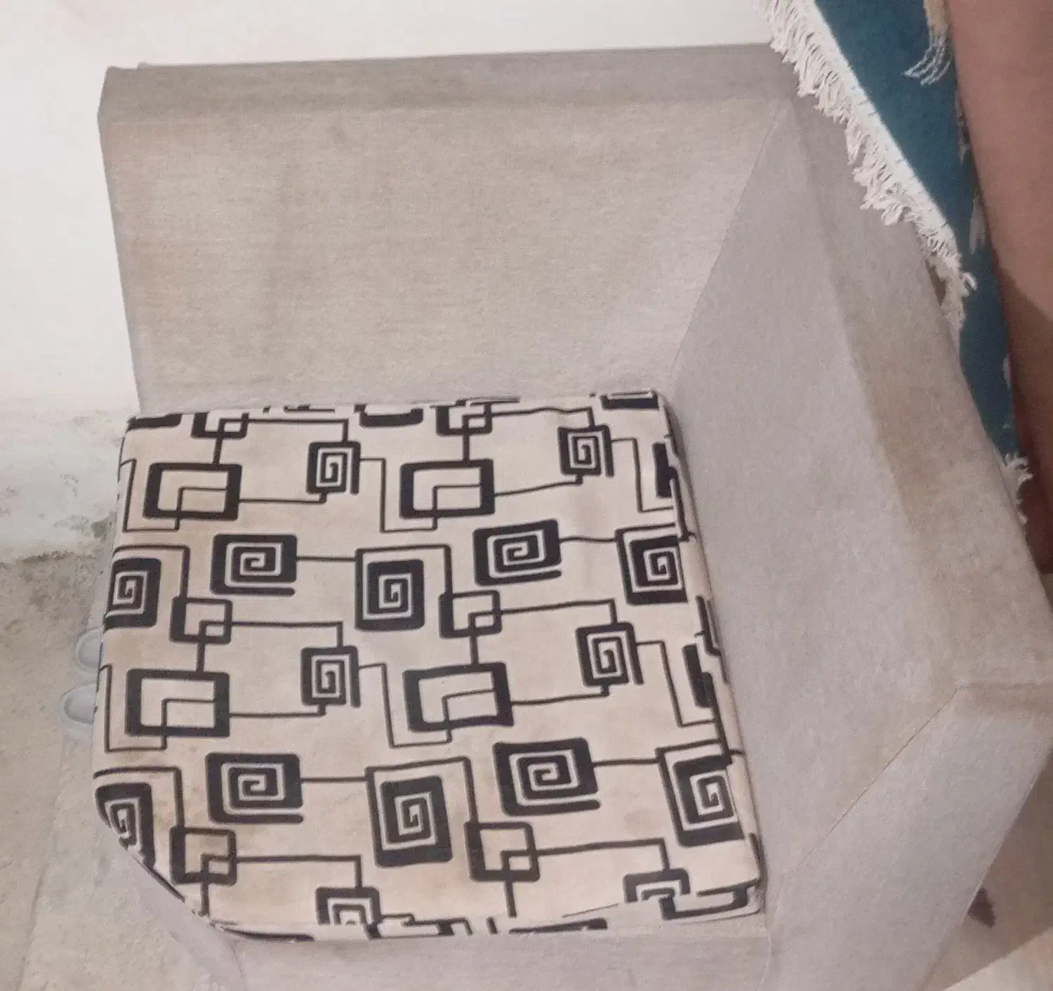 مبل 7 نفره مخصوص دکور سفید و سیاه|مبلمان خانگی و میز عسلی|رودسر, |دیوار