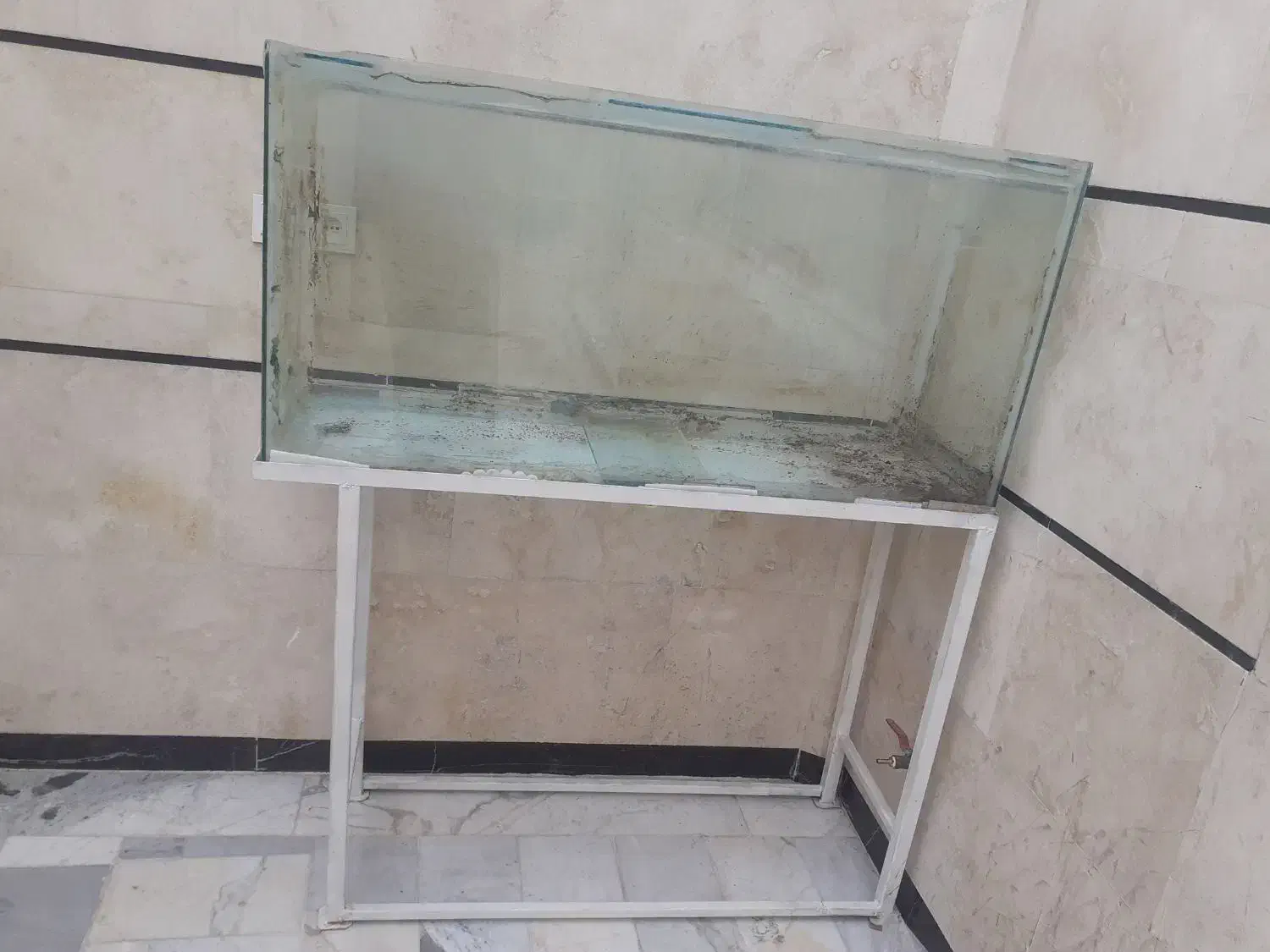 آکواریوم بزرگ با چهار پایه|ماهی|خمینیشهر, |دیوار