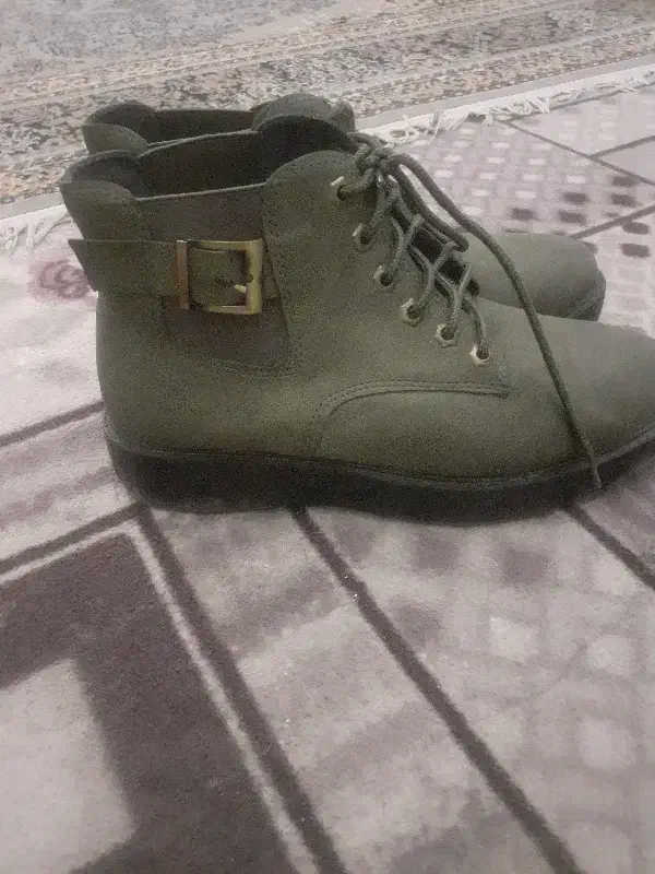 یک عدد نیم پوتین سایز ۴۰|کیف، کفش، کمربند|شریف‌آباد, |دیوار