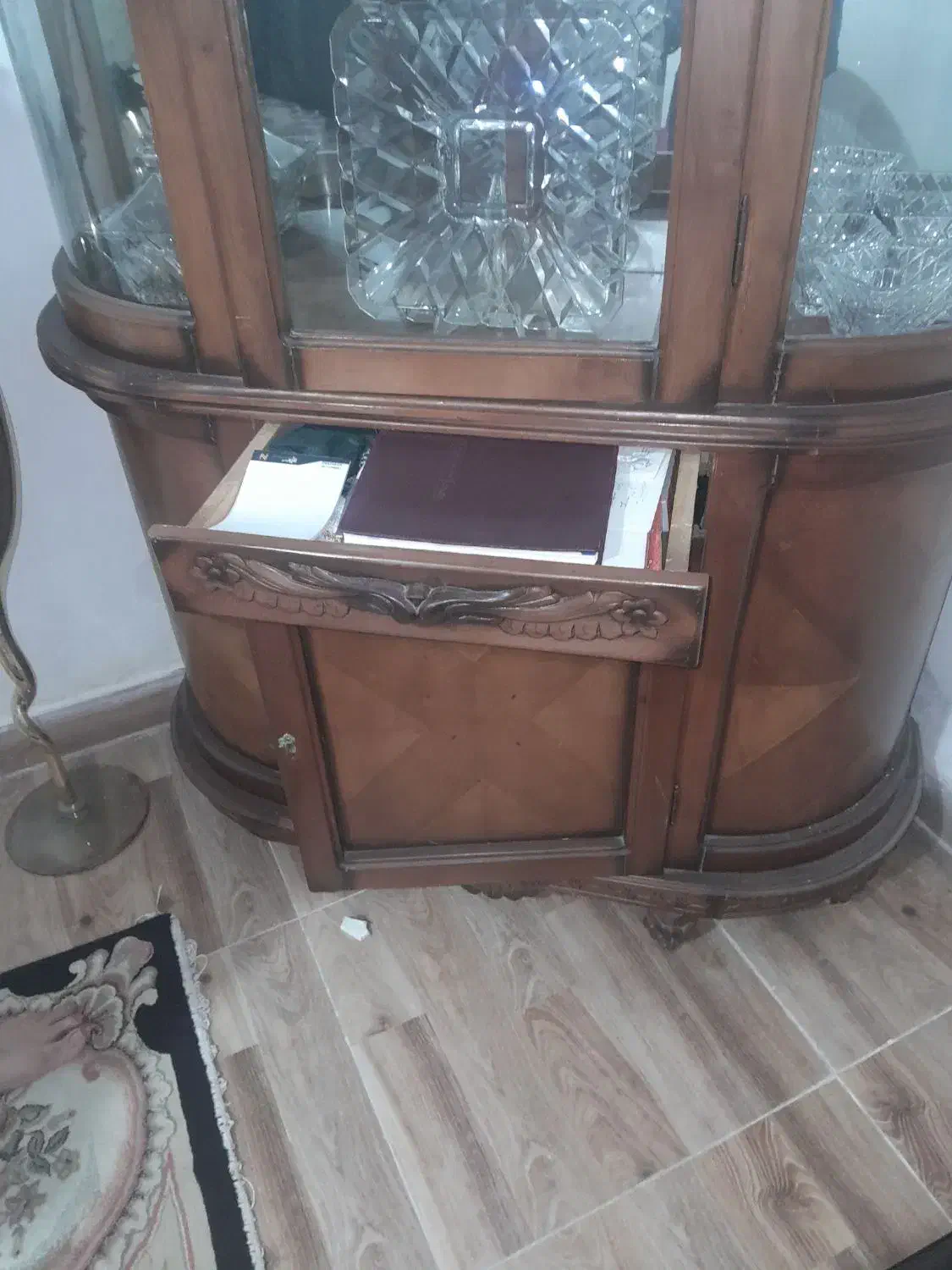 بوفه قدیمی  سالم  مناسب قدیمی پسند ها|بوفه، ویترین، کنسول|رشت, دیانتی|دیوار