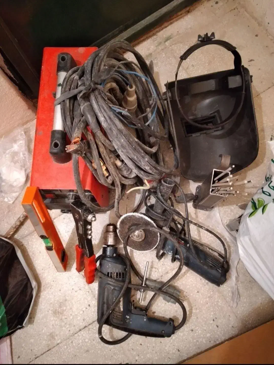 جوشکاری سیار  ونصب درب چوبی وکمد وکابینت|خدمات پیشه و مهارت|جوانرود, |دیوار