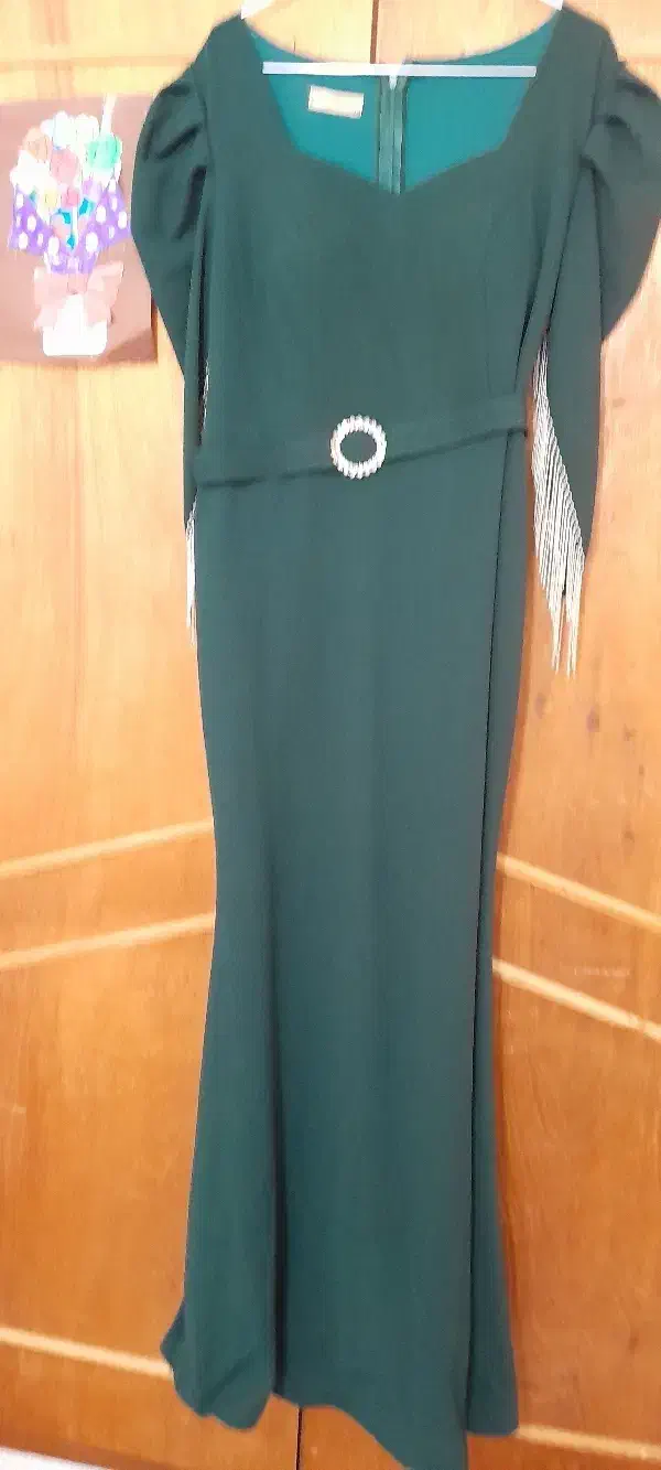 پیراهن مجلسی|لباس|صومعه‌سرا, |دیوار