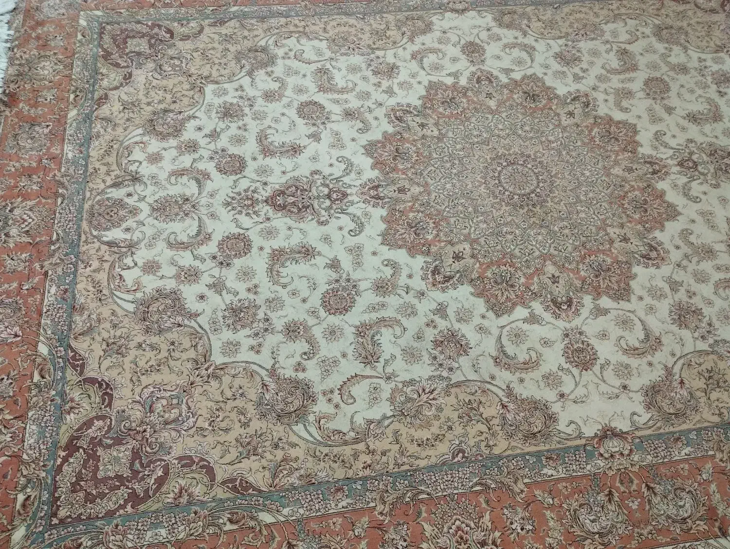 فرش 9متری جفت یک رنگ سالم تمیز 700شانه|فرش|گرگان, |دیوار