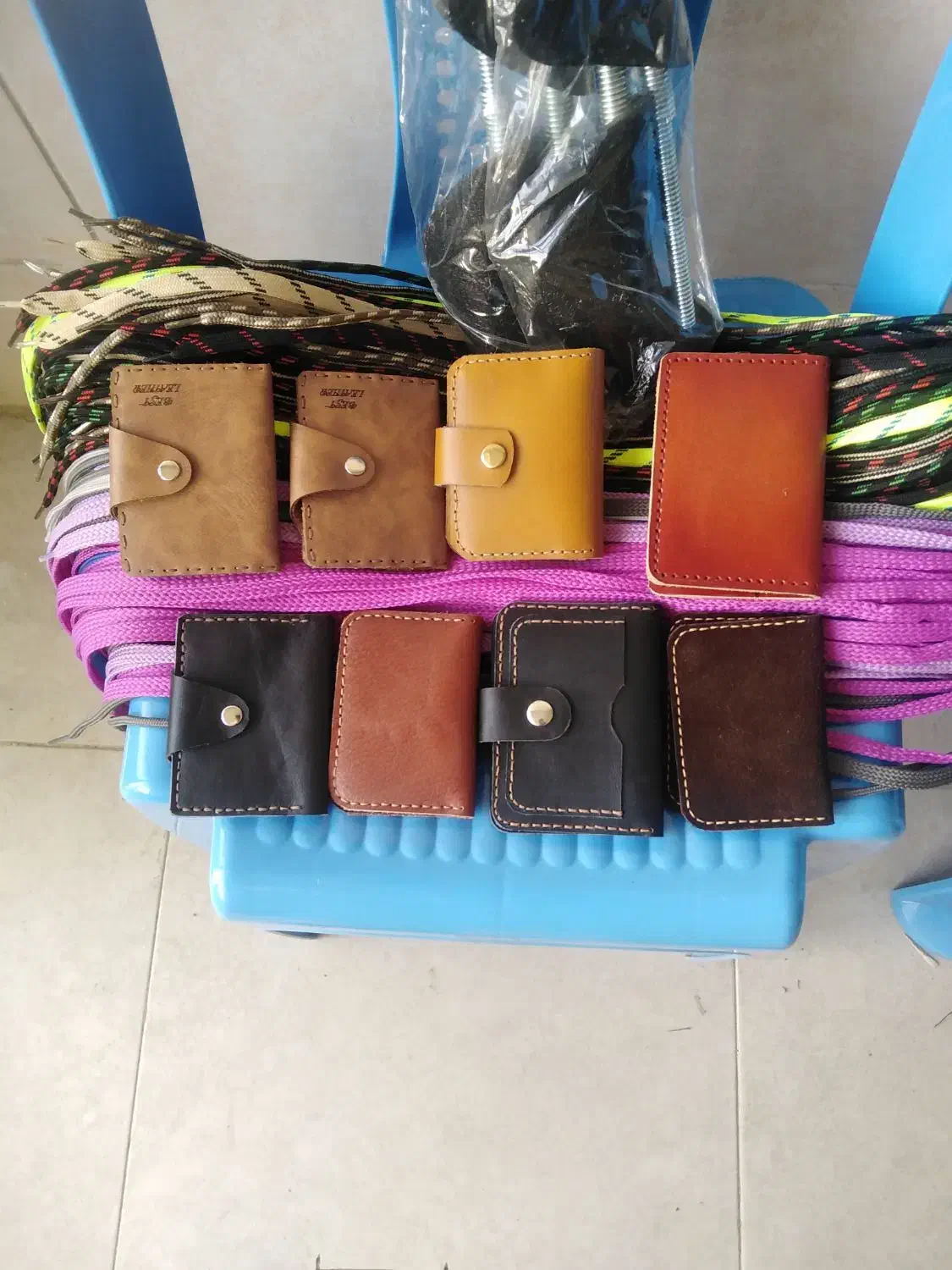 کفاشی بهمنی|کیف، کفش، کمربند|دهگلان, |دیوار