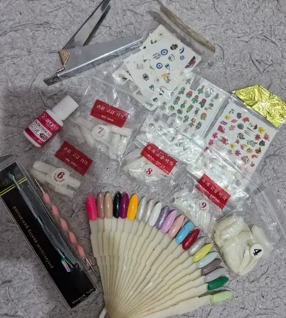 لوازم کاشت ناخن|آرایشگاه و سالن‌های زیبایی|ماهدشت, |دیوار