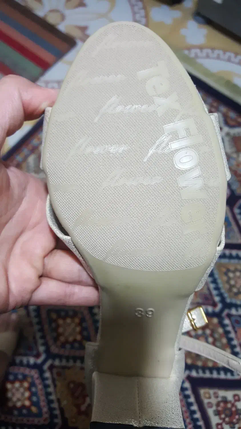 کفش مجلسی|کیف، کفش، کمربند|مشهد, موعود|دیوار