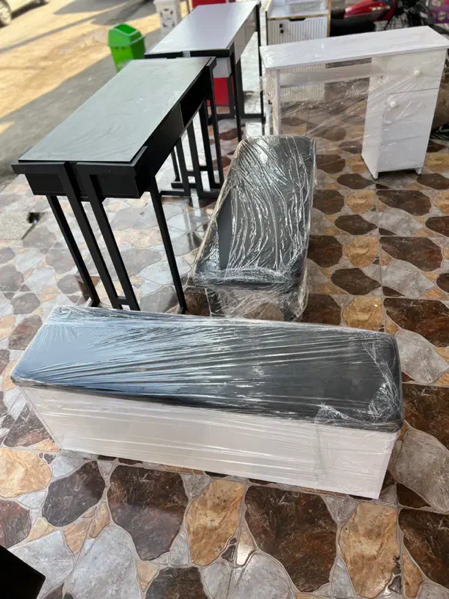 پاف نیمکت انتظار|آرایشگاه و سالن‌های زیبایی|اهواز, کمپلو جنوبی|دیوار