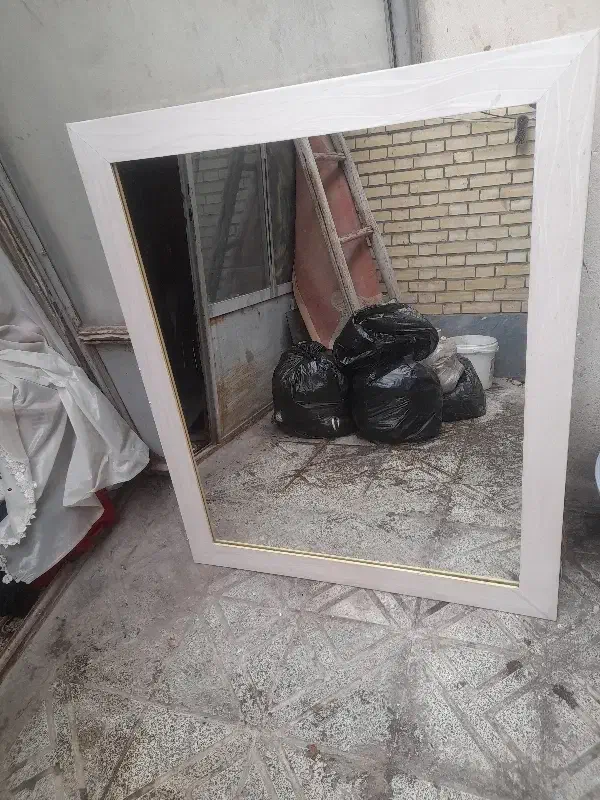 اینه با قاب|آینه|خمینی‌شهر, |دیوار