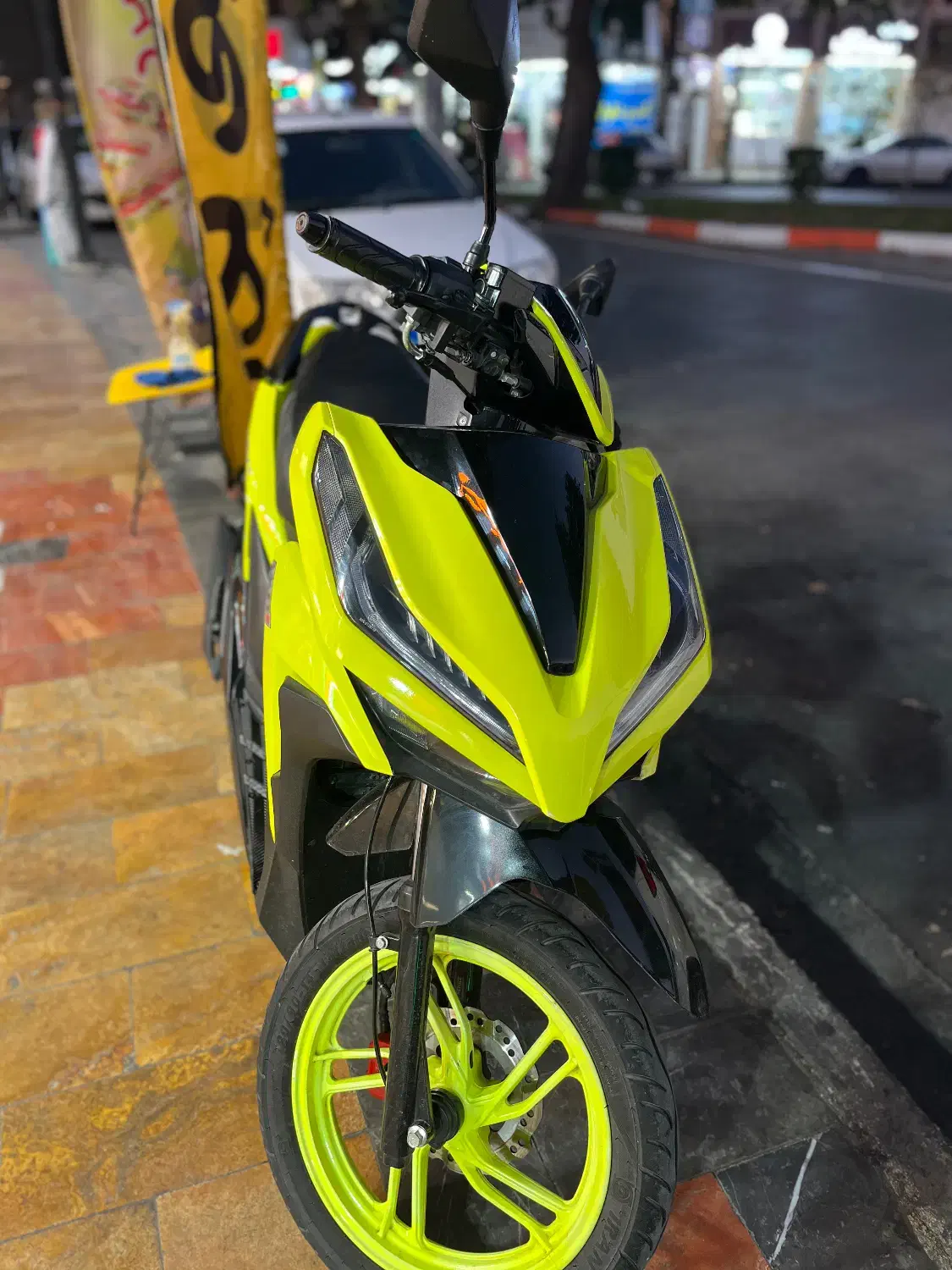 کلیک ۱۵۰ رنگ خاص|موتورسیکلت|ساری, |دیوار