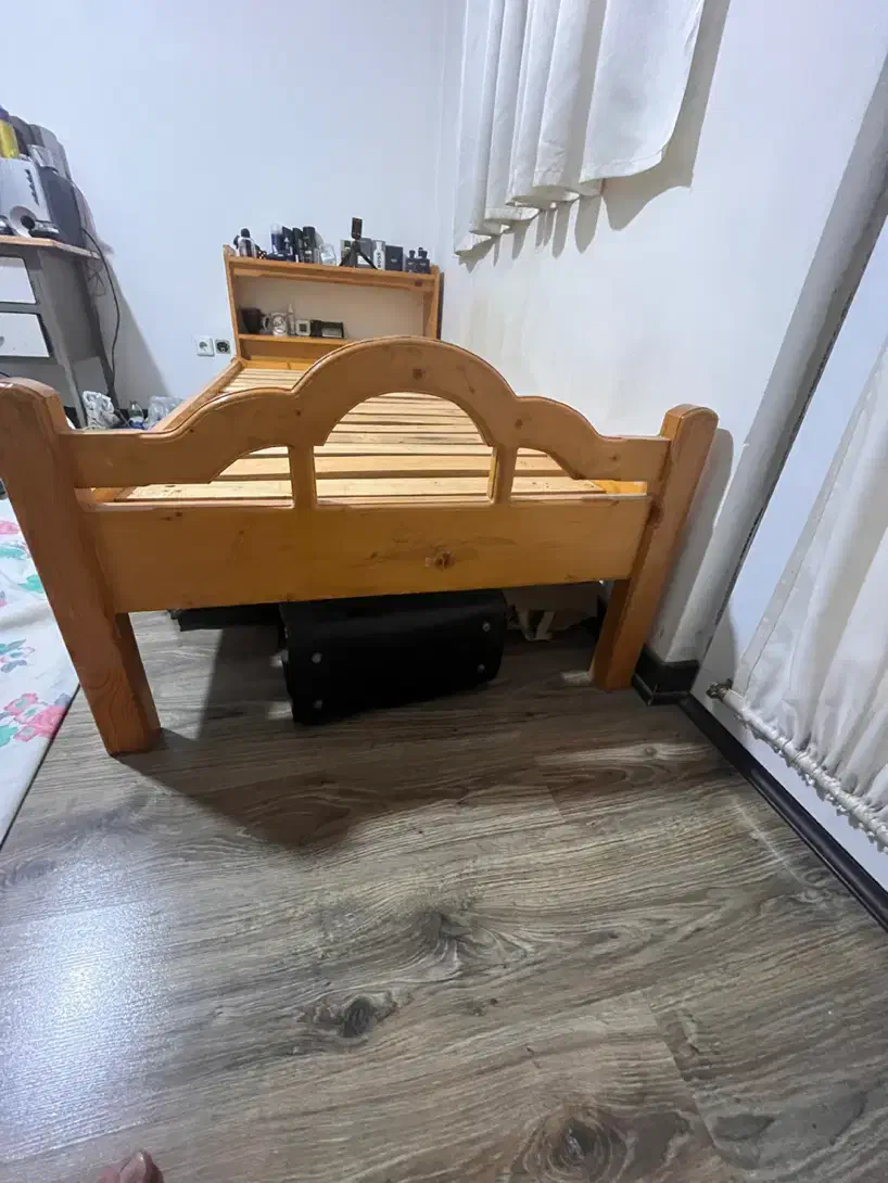 تخت تمام چوب روسی یک نفره|تخت و سرویس خواب|شیراز, آزادی|دیوار